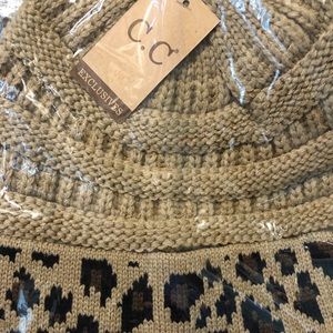 Beanie tan & cheetah